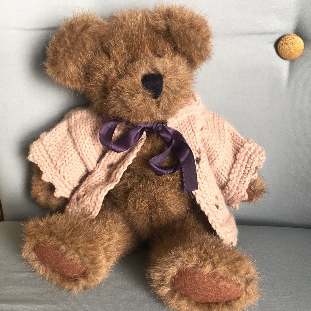 Vintage Boyds bear girl with beige sweater& bow collectible country home decor